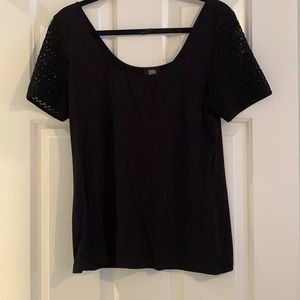 Crochet sleeves T-shirt